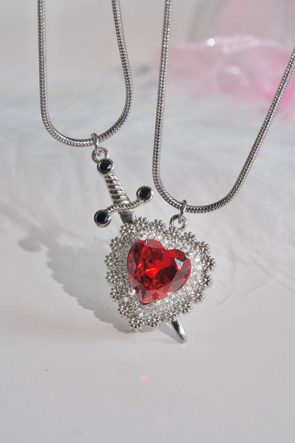 Collar espada y corazón